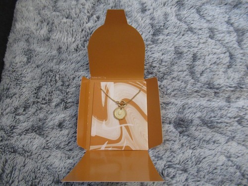 Collier doré médaille sans